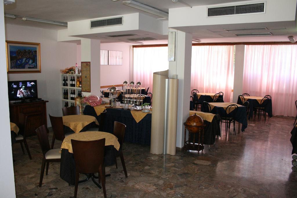 רימיני Hotel Roxy Floridiana מראה חיצוני תמונה